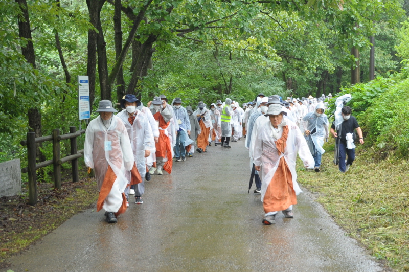 전국 각 교구본사를 찾아 평화방생순례를 이어가고 있는 상월결사가 8월24일 제10교구본사 은해사 일원에서 평화방생순례를 거행했다.