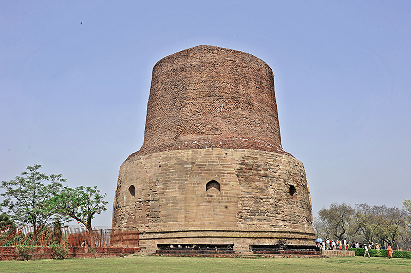 상월결사 인도순례의 출발은 사르나트, 녹야원이다. 사진은 부처님이 다섯 수행자에게 처음으로 불법을 전한, 초전법륜을 기념해 아쇼카왕이 녹야원에 세웠다는 다메트탑.