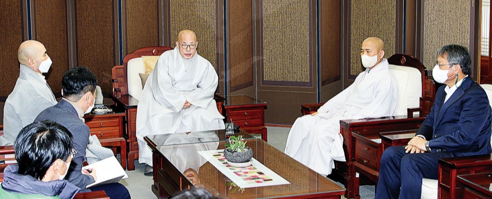 총무원장 진우스님은 2차 답사단에게 사명감을 갖고 철저하게 점검할 것을 당부했다.