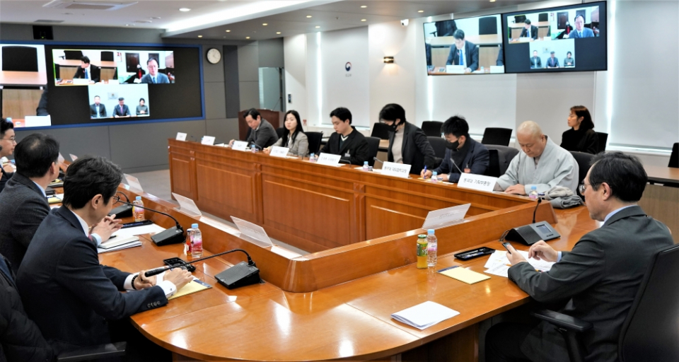 이날 회의에는 외교부 및 대통령실 등 정부 관계자, 주인도대사 주네팔대사 등 재외공관 관계자, 종단 관계자 등 20여명이 참석했다.