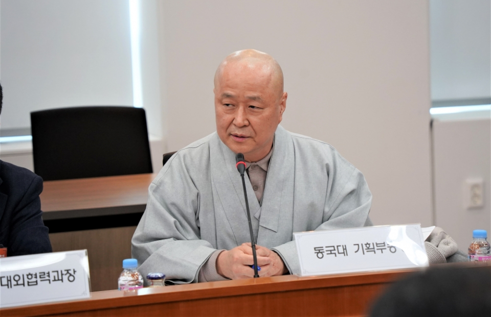 동국대 기획부총장이자 상월결사 대변인 종호스님이 인사말을 하고 있다.
