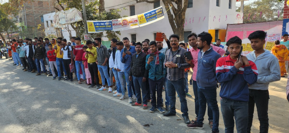 순례단 소식을 듣고 나온 인도인들