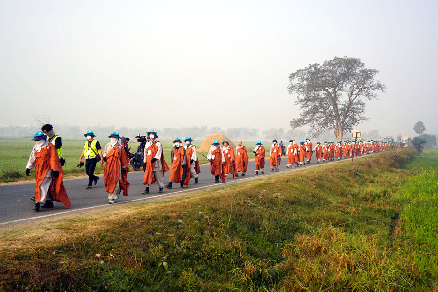 9,15, 10일 차 안개 낀 마을 길, 시장길 등을 지나는 순례단