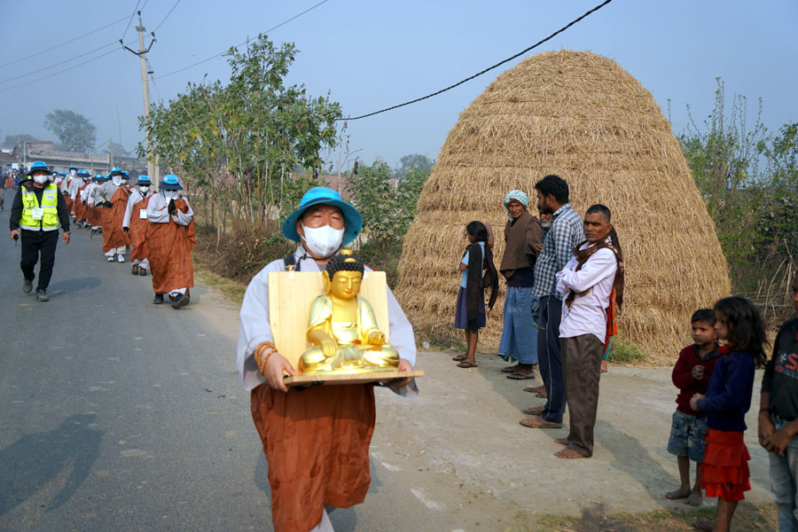 10일 차 두 번 째 불상 이운, 탄묵스님.