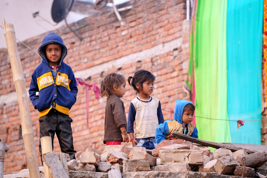 순례단이 가는 곳 마다 환영인사가 넘친다. 순례단도 도보로 지쳐 있지만 인사를 잊지 않는다.