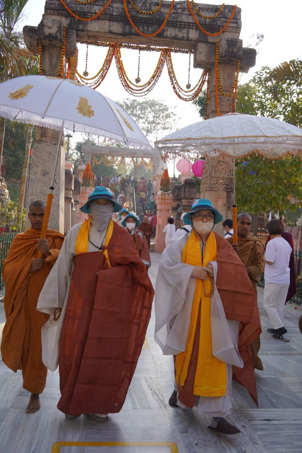 순례 14일 차인 2월22일 인도 비하르주 보드가야시 마하보디 사원 보리수나무 아래에서 열린