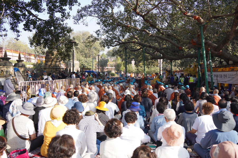 법회에 참석한 사부대중.