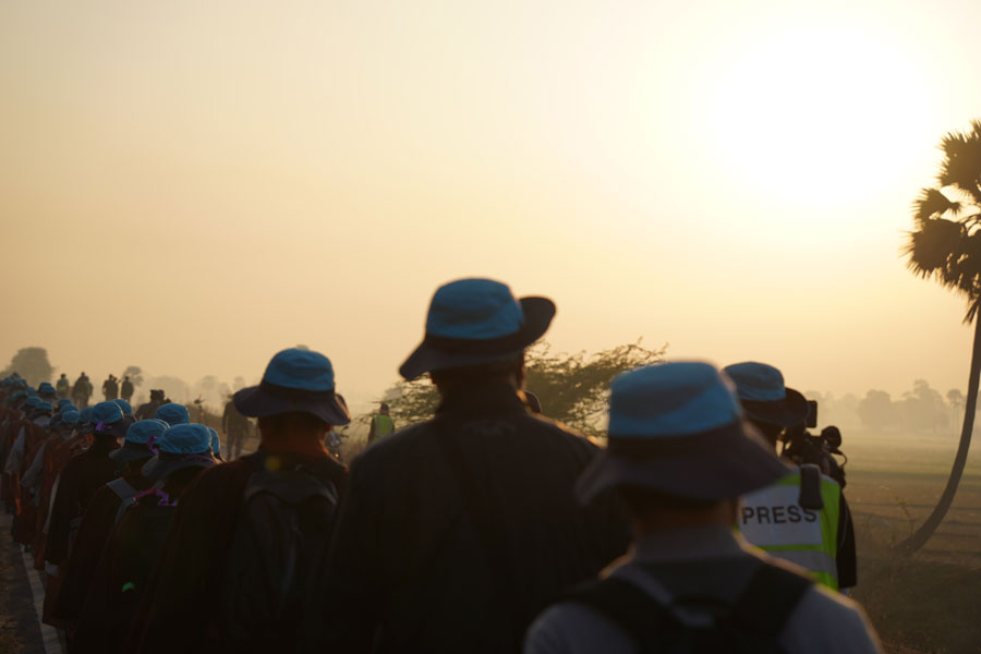 라즈기리로 향하는 순례단
