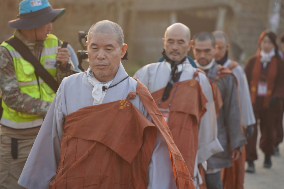 순례하는 회주 스님