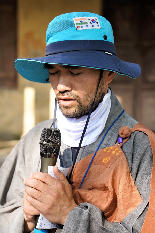 26일차 행선을 마무리하고 하루 회향을 축원하는 모습.