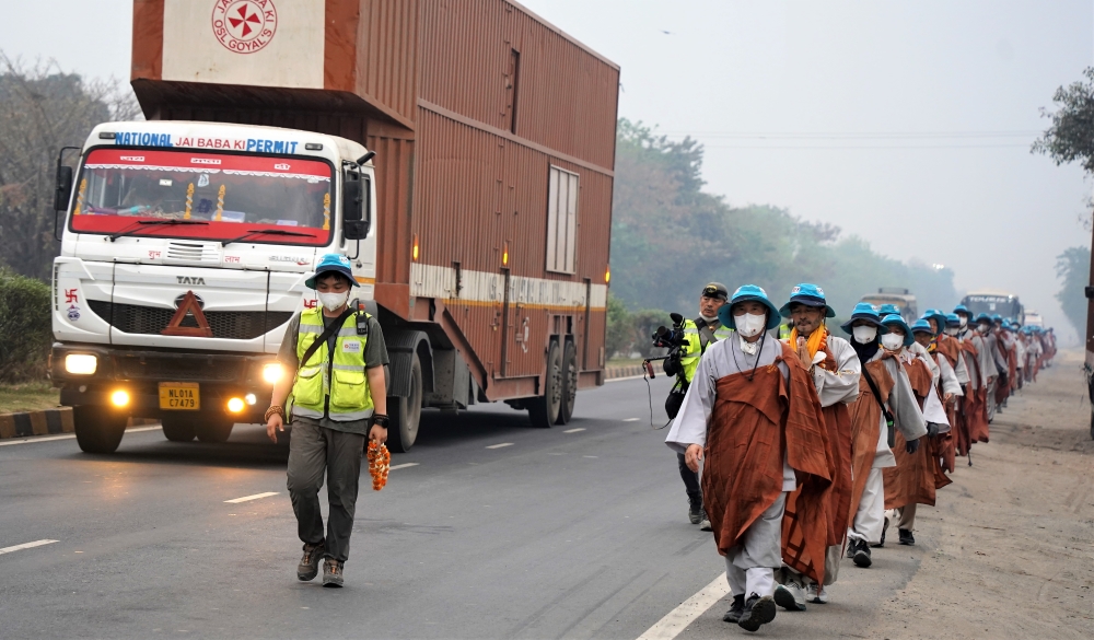 쿠시나가르로 향하고 있는 인도순례 대중.