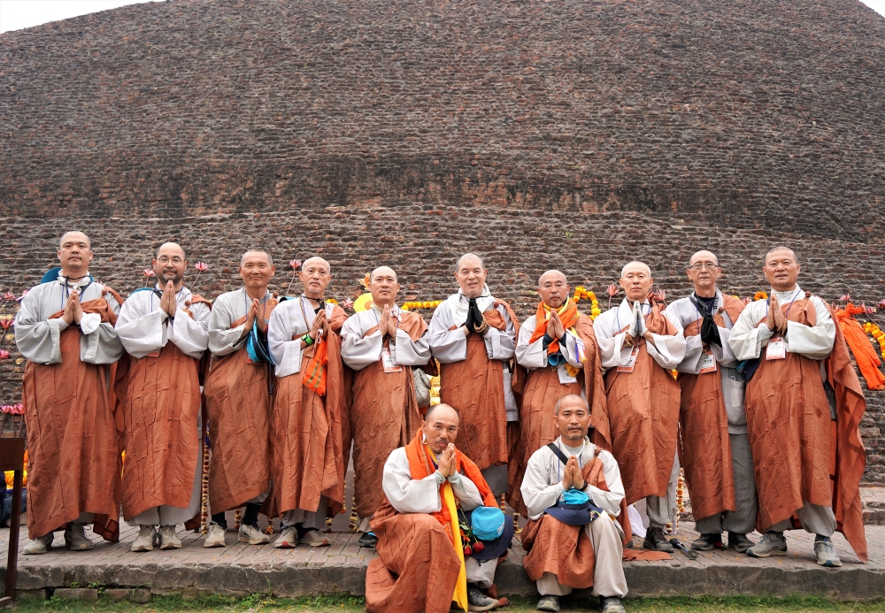 회주 스님과 함께한 순례단 2조 대중.