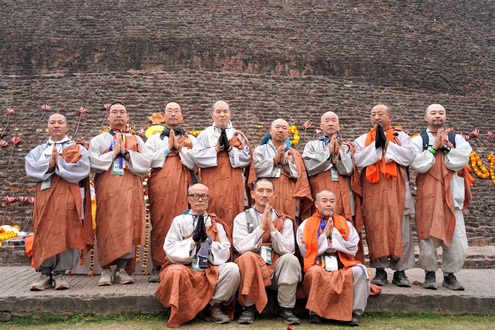 회주 스님과 순례단 4조 대중.