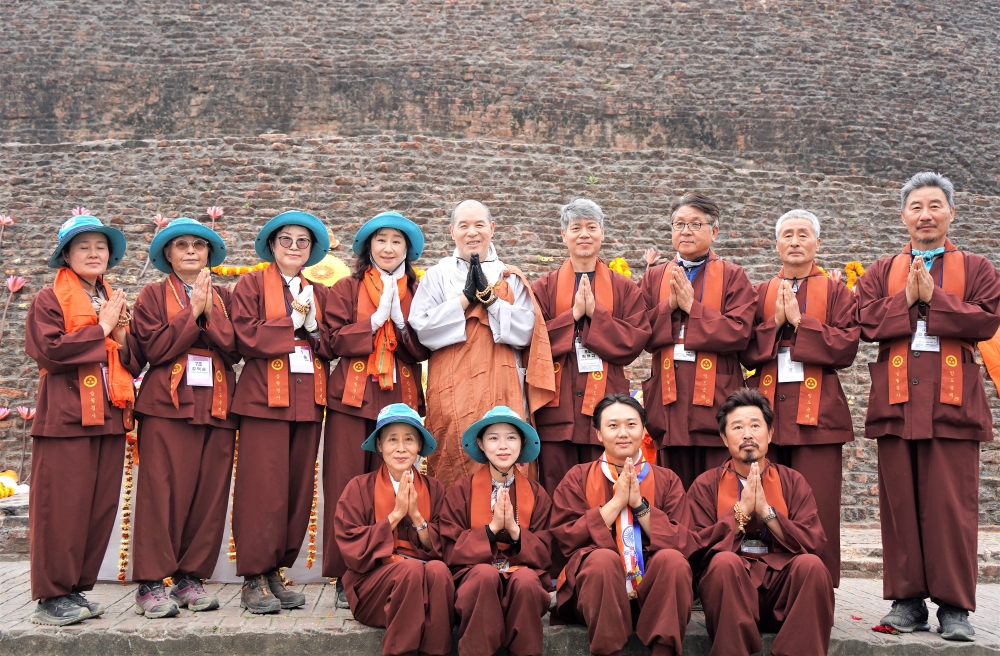 회주 스님과 순례단 7조 및 8조 대중.