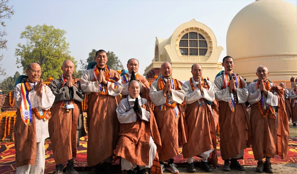 회주 스님과 5조 대중.