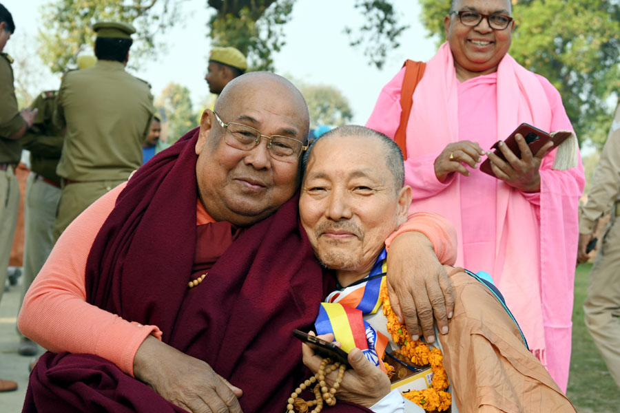 부처님 열반성지 쿠시나가르의 미얀마 사찰에 60년째 주석하고 있는 가이야네쉬바르 스님이 한국불교순례단을 찾아