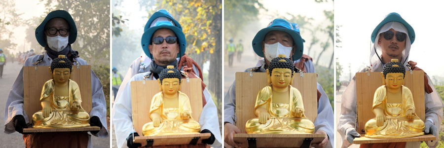 30일차 불상 이운을 맡은 스님들. 사진 왼쪽부터 탄하스님, 제정스님, 탄묵스님, 탄학스님.