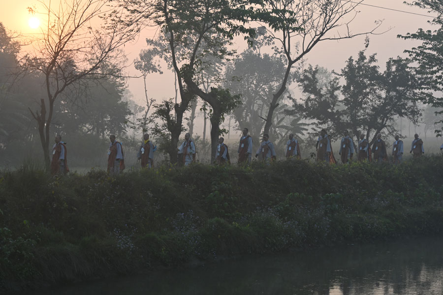 새벽 2시30분 시작한 행선은 오전 10시까지 이어진다.