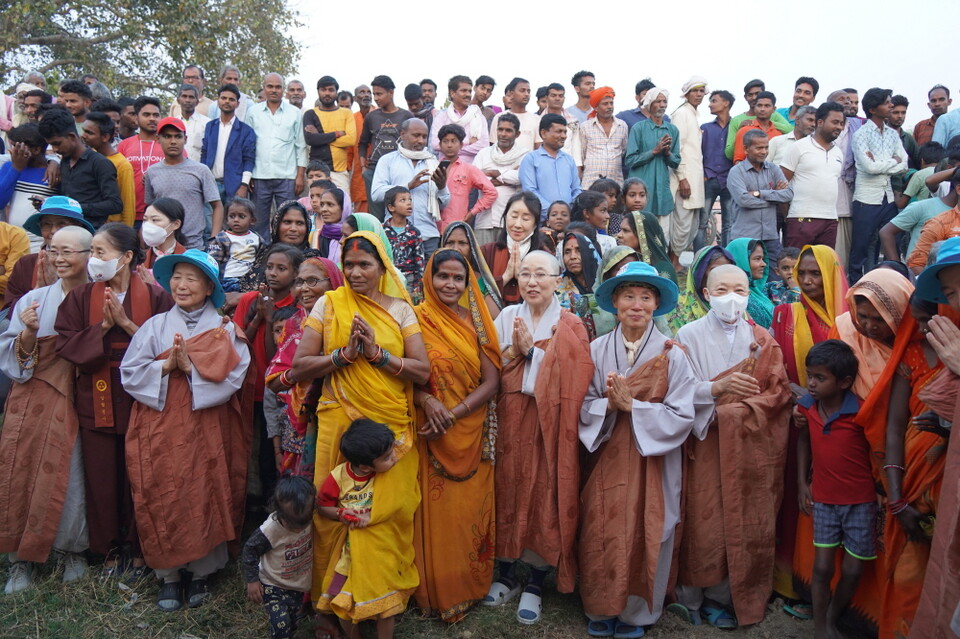 31일 숙영지에서 주민들과 즐거운 시간