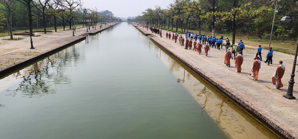 룸비니에 간 순례단