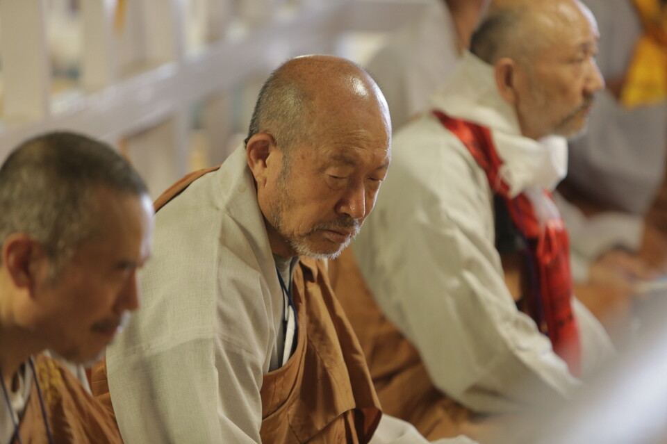 마하데비 사원 기도 정진. 사진=공동취재단