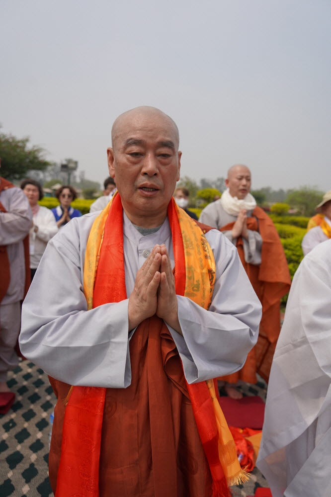한국에서 온 스님의 순례단 안녕 기원 기도