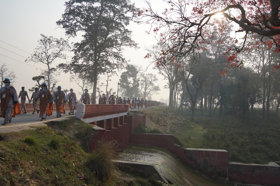 룸비니와 카필라 성을 잇는, 부처님께서 가셨던 그 길을 가는 순례단