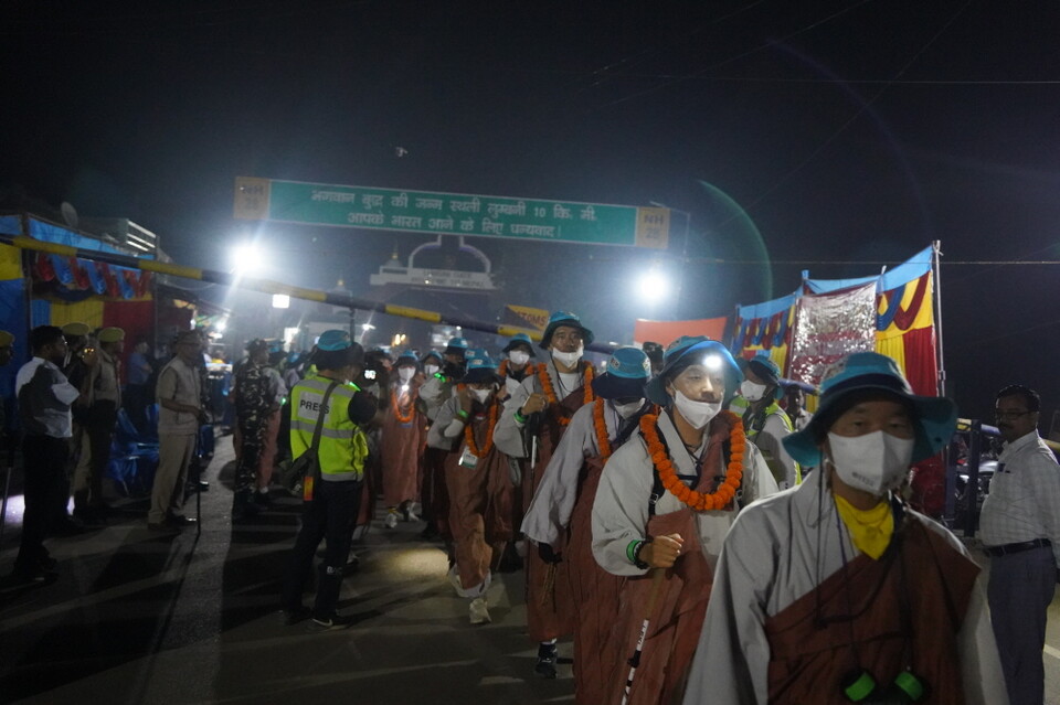 인도에서 다시 출발하는 순례단