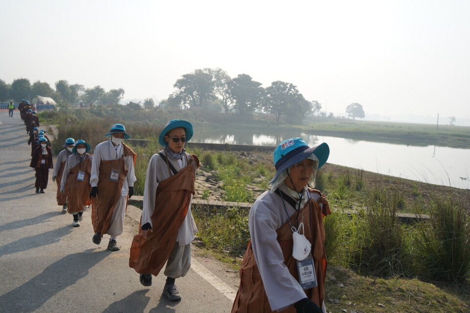 행선하는 순례단