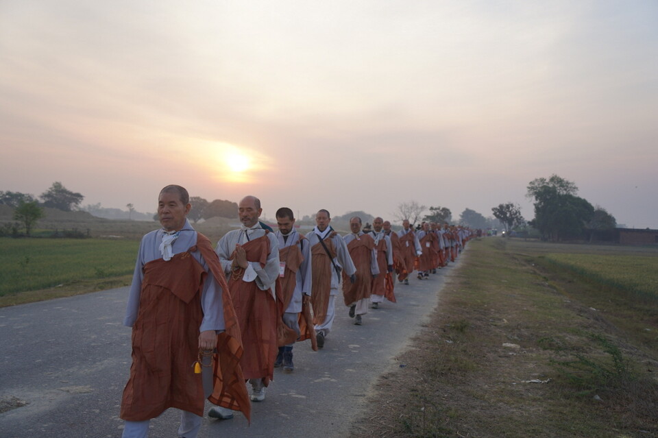 쉬라바스티로 가는 순례단.