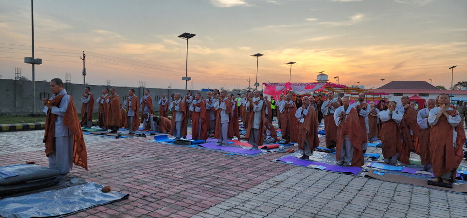 회향 7일을 앞두고 다시 시작한 금강경 독송과 108배.