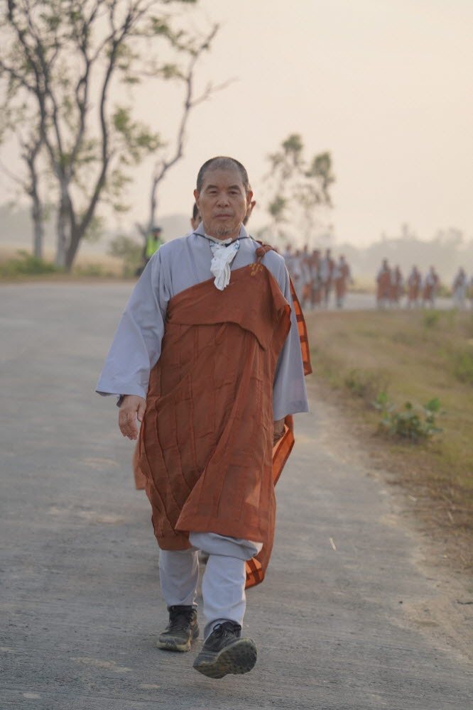 순례단을 이끄는 회주 스님.