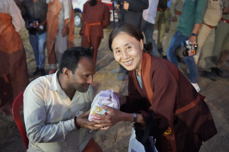 36일차 숙영지에서 주민과 즐거운 시간.