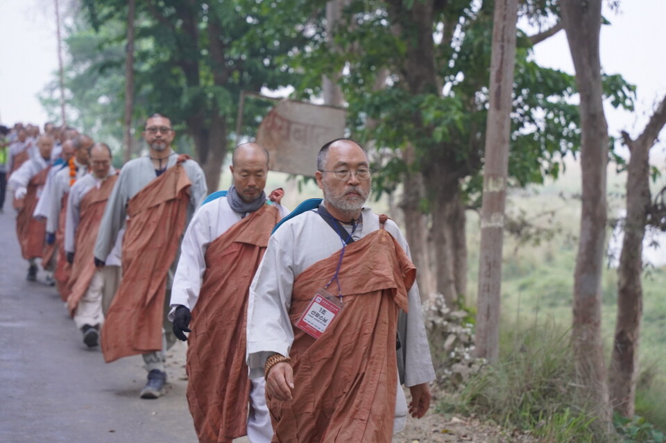 37일차 행선 중인 순례단.