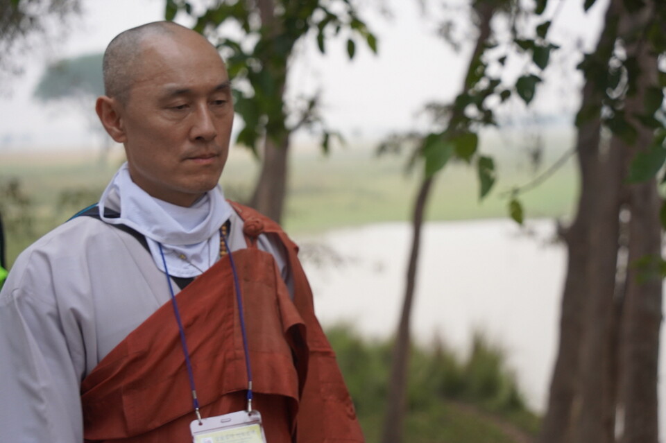 행선 중인 승려복지회 사무국장 무일스님.