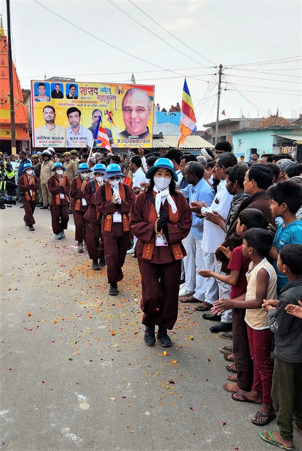 순례단 7조 대중들의 행선.