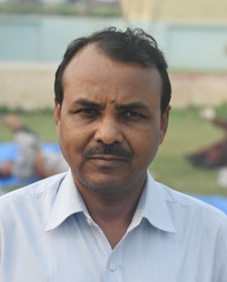 발람푸르로 접어든 후 숙영지를 비롯해 행선 중에도 순례단을 따라 함께 다니며 챙긴 S.D.M(치안판사) 라제나드라 바하두르.