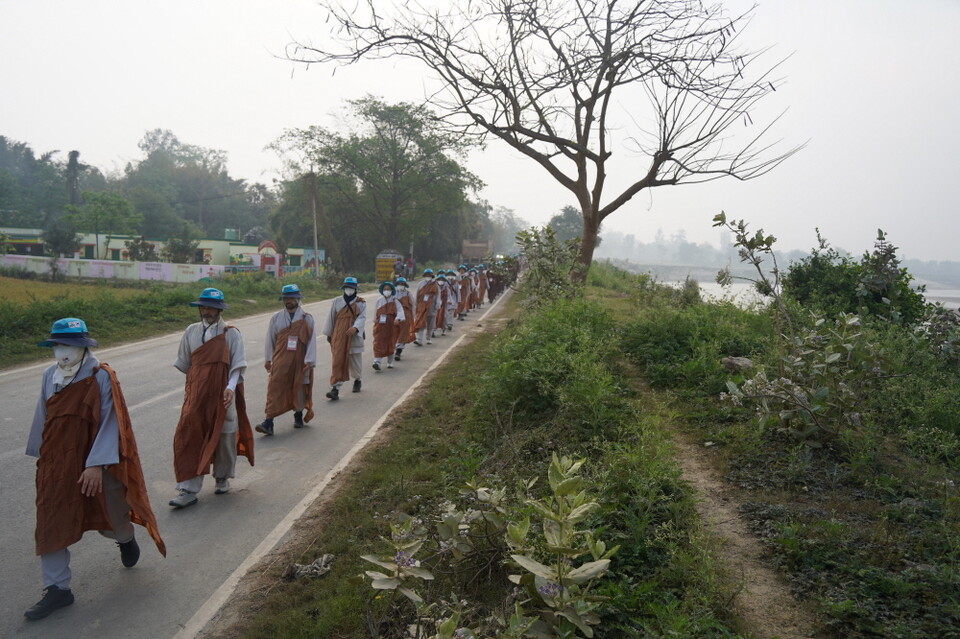 쉬라바스티로 가는 길.