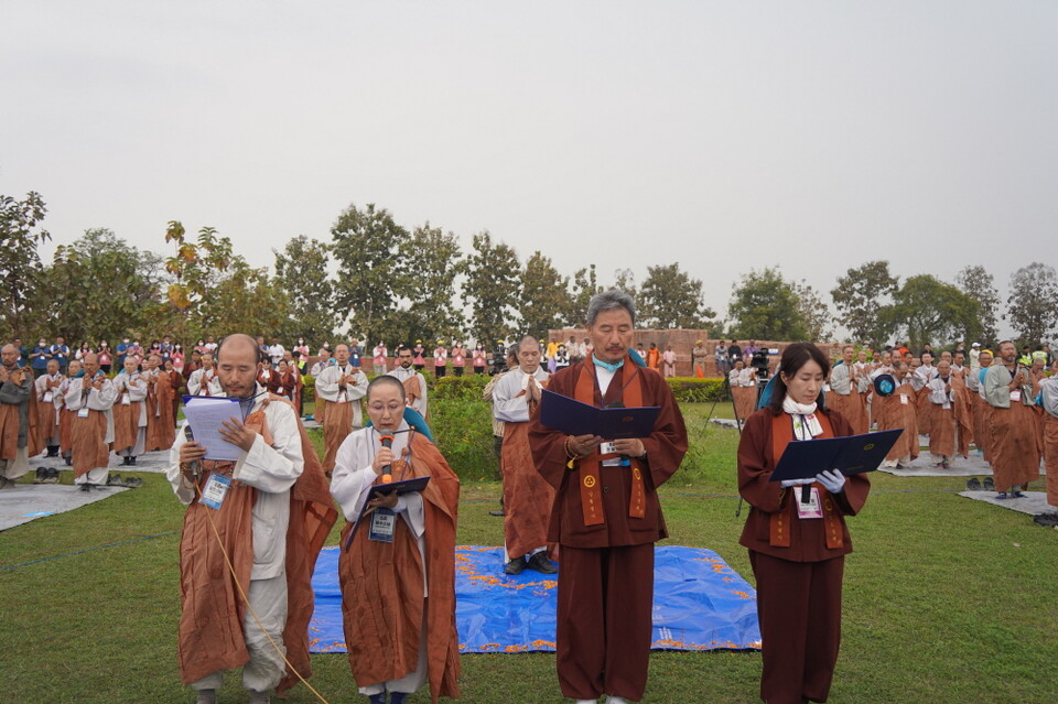 발원문 낭독하는 사부대중 대표