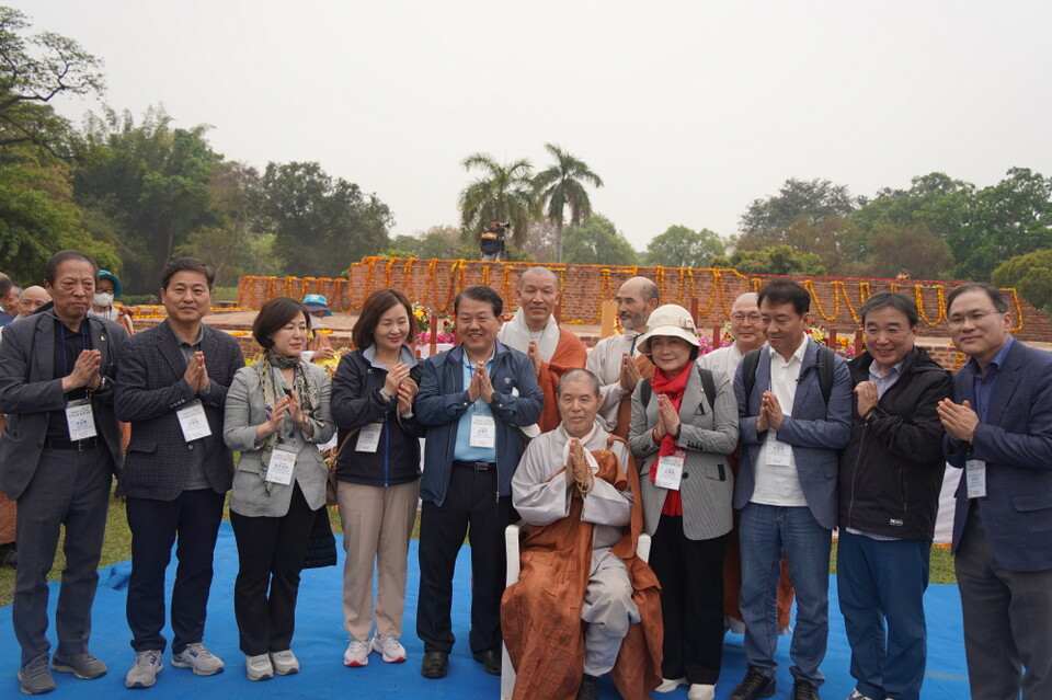 회향식에 참석한 재가 불자들