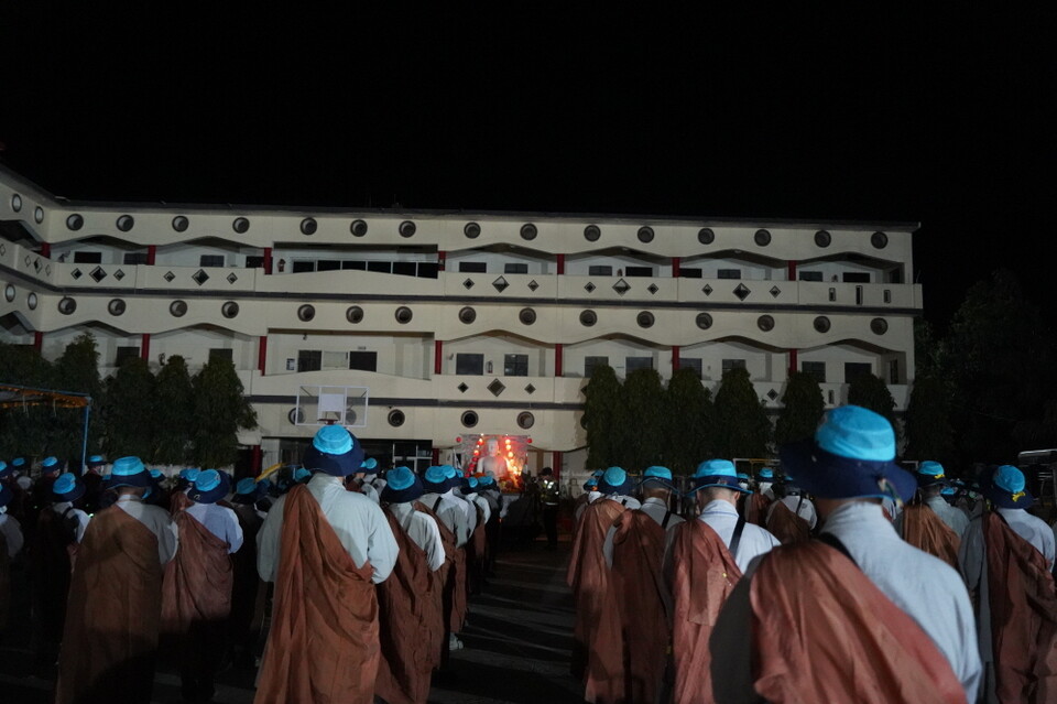 마지막 새벽 예불