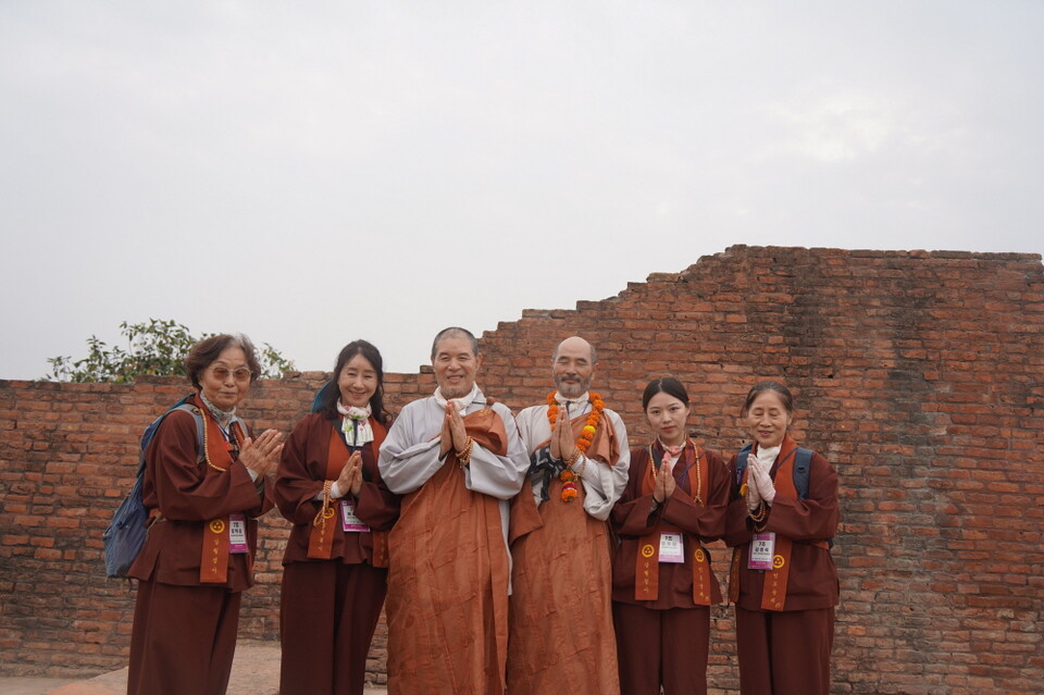 천불화현탑에서