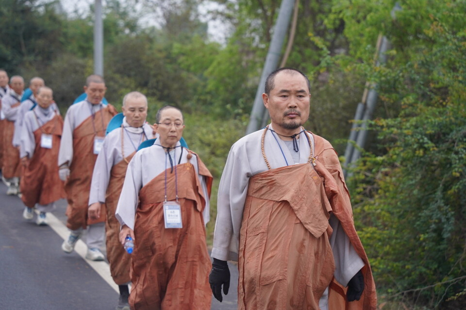 늘 같은 걸음이지만 이날은 마지막 행선이다