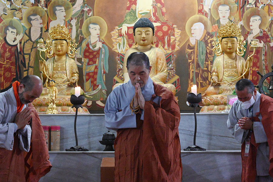 단 한사람에게라도 더 불교를 전하기 위해 중생 속으로 파고 들어가는 것이 상월결사의 기본정신이며 사부대중이 함께 하는 불교라고 설명했다.