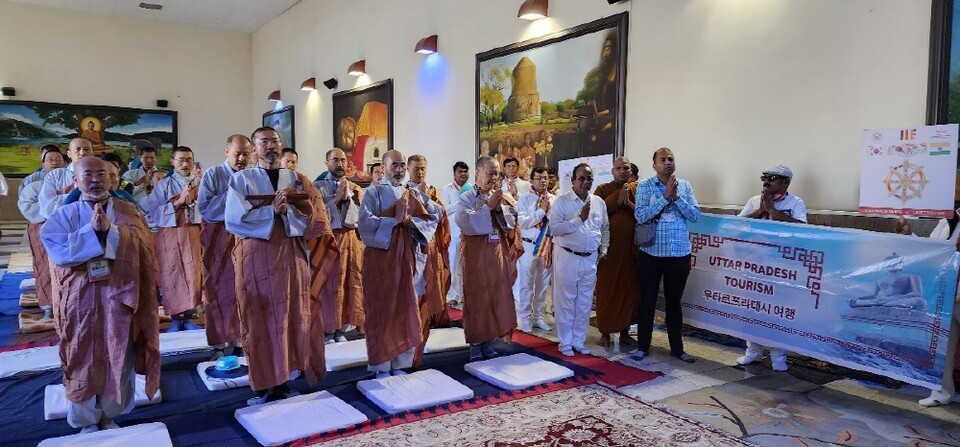 법당에서 반야심경 독송