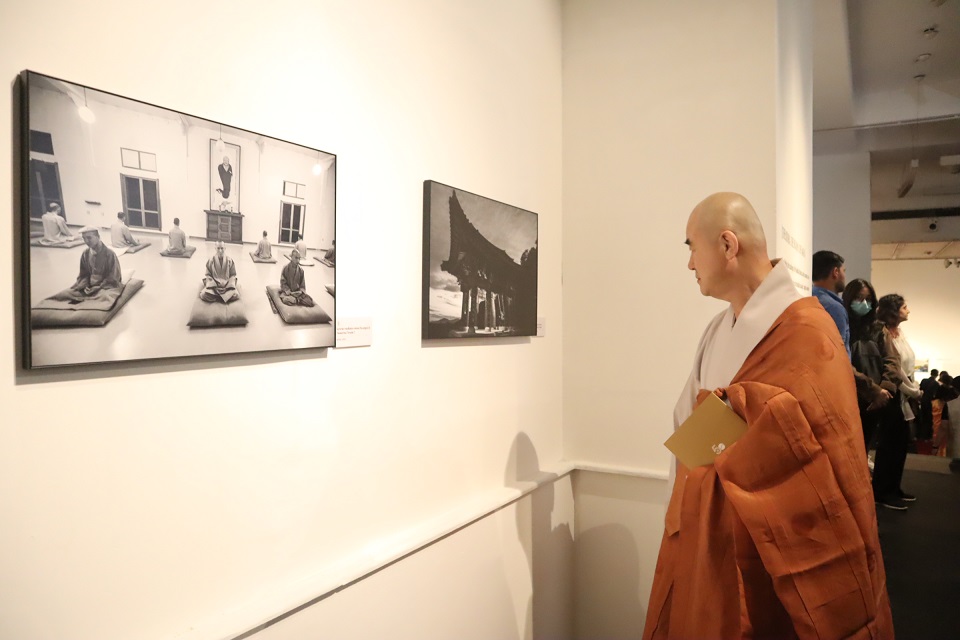 포항 죽림사 주지 철산스님도 전시회 개막식에 함께했다. 