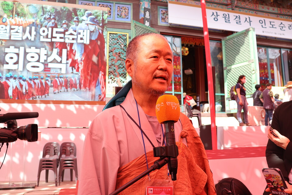 대변인 종호스님은 3월23일 서울 조계사 앞마당에서 ‘상월결사 인도순례 회향식’을 마친 뒤 기자회견을 열었다. 종호스님은 “사회에 도움이 되는 불교로 나아갈 것”이라고 다짐했다.