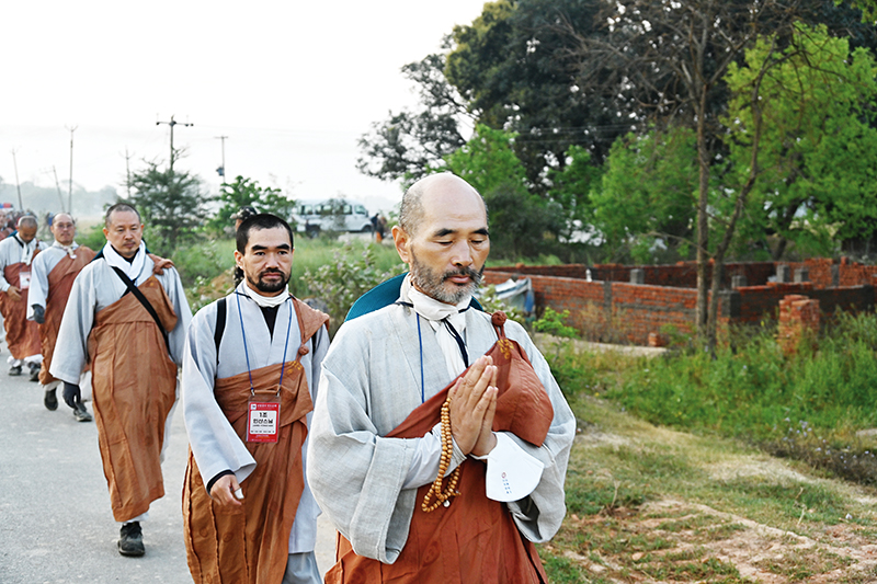 상월결사 총도감 호산스님은 인도순례 초기에 병고로 큰 고통을 겪었지만 신심과 원력, 순례 대중의 배려와 격려로 극복할 수 있었다. 이때부터 스님은 순례 기간 내내 합장을 하며 행선을 했고 부처님의 가피를 몸소 체득할 수 있었다고 말했다. 박봉영 편집국장 bypark@ibulgyo.com