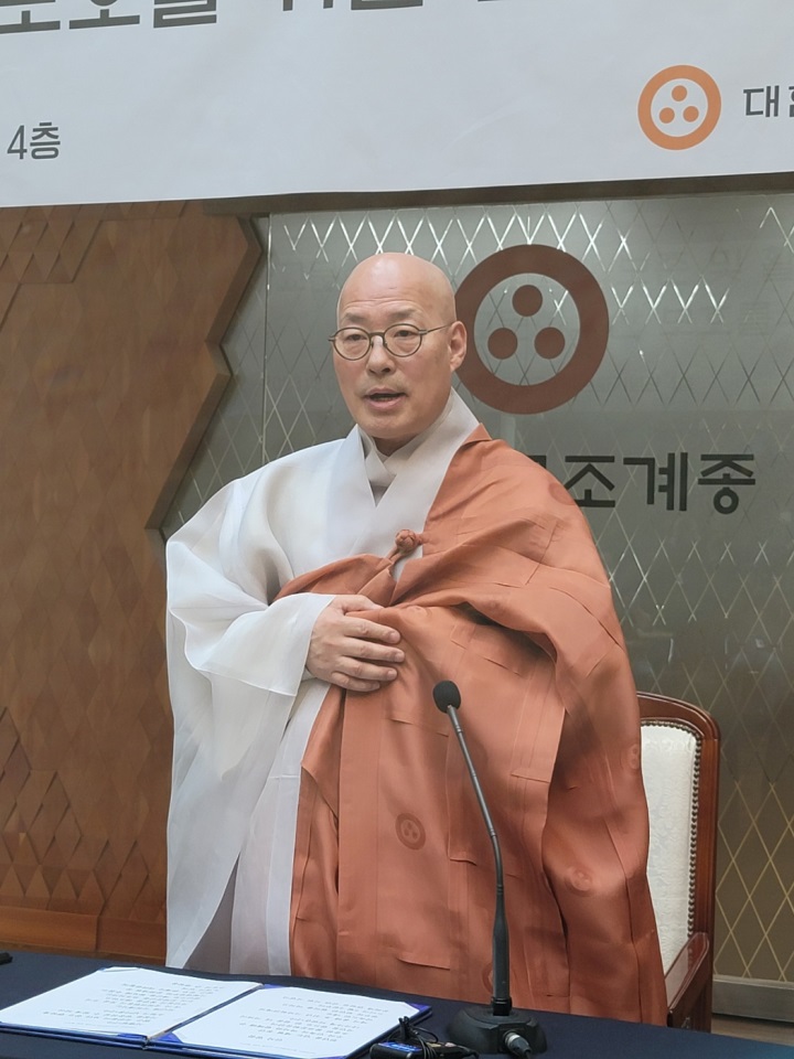 총무원장 진우스님이 문화재관람료 감면 시행에 관한 소견을 피력했다.