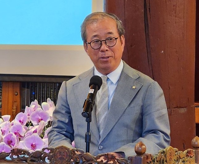 윤재웅 동국대 총장이 축사를 하고 있다.